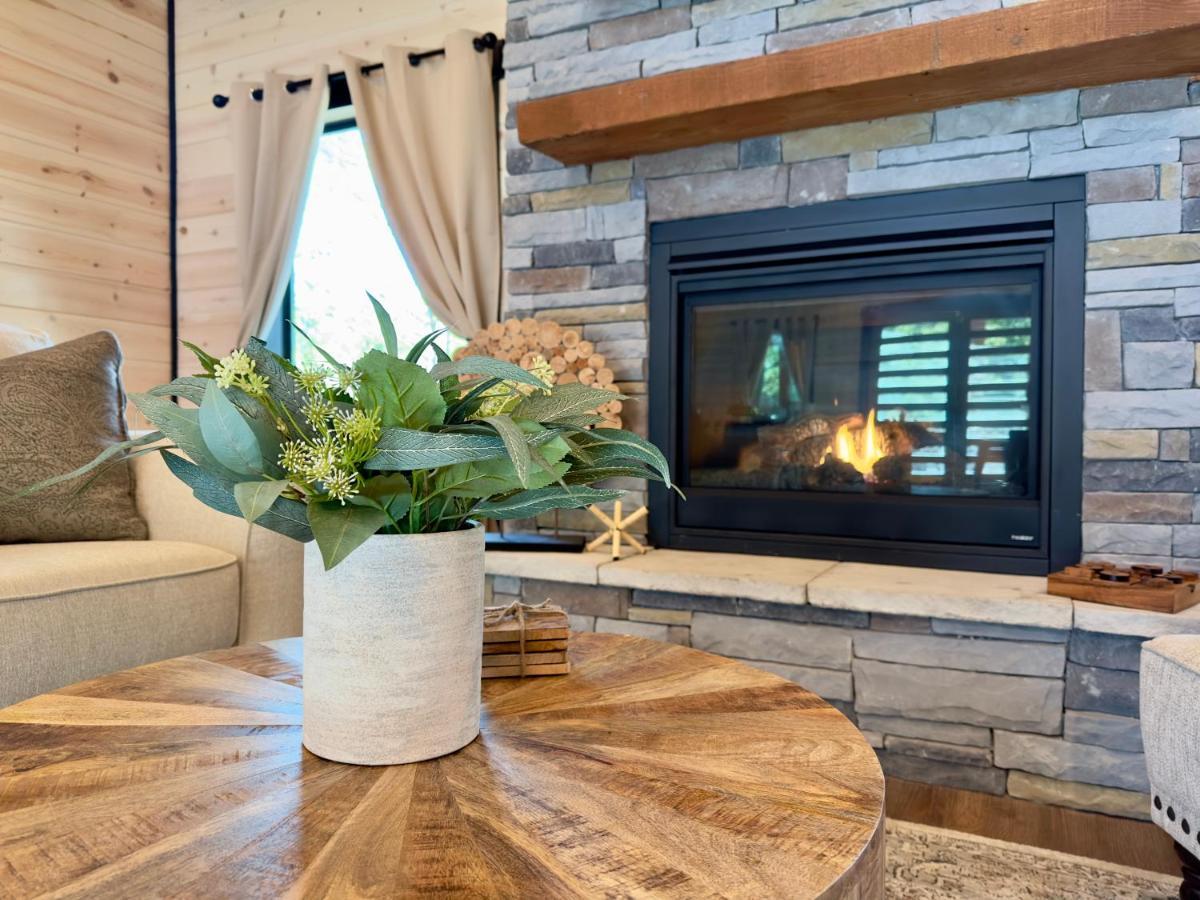New Luxury Cabin, Hot Tub, Forest Views,Hotel Style Amenities 브로큰보우 외부 사진