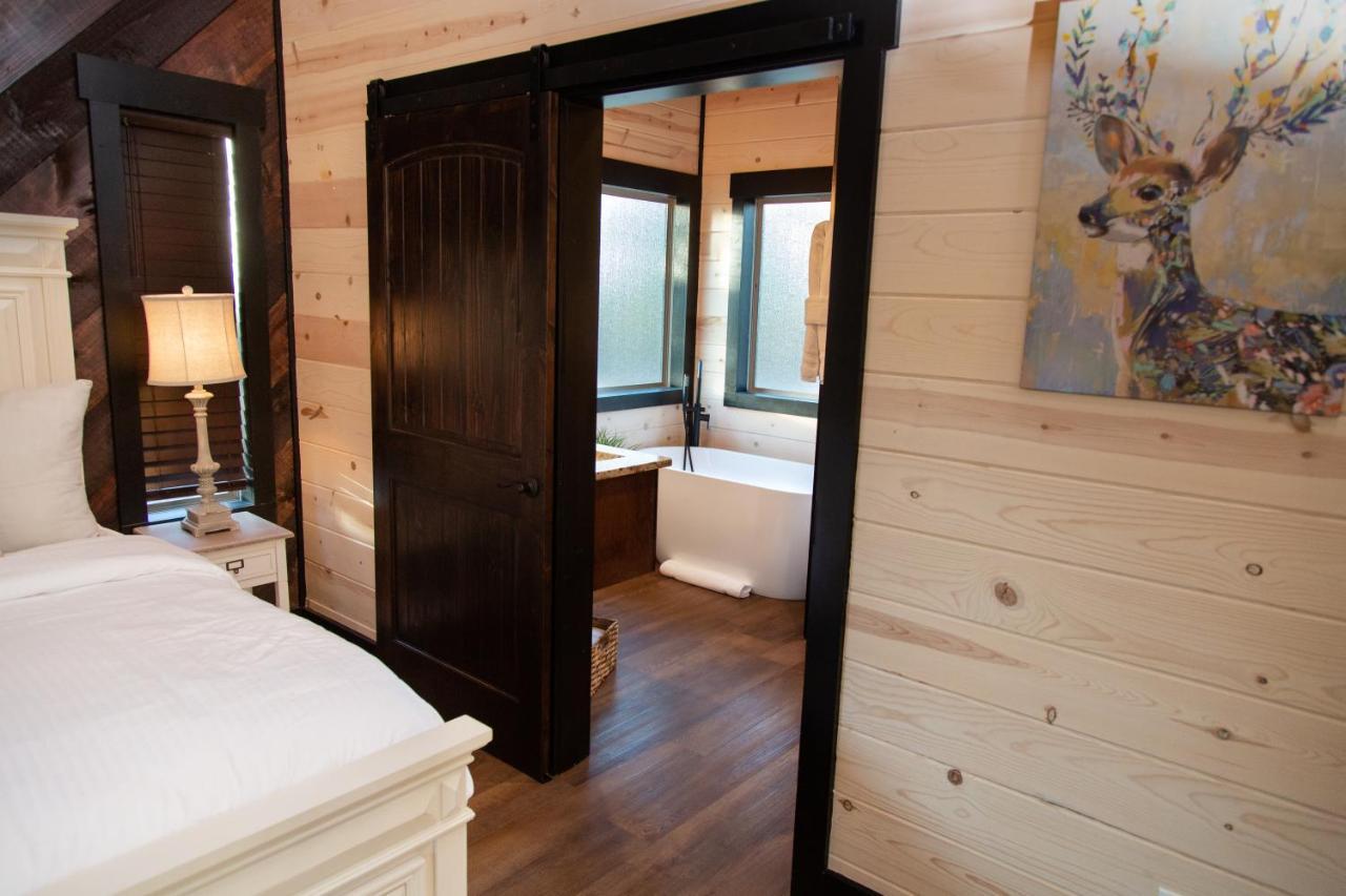 New Luxury Cabin, Hot Tub, Forest Views,Hotel Style Amenities 브로큰보우 외부 사진