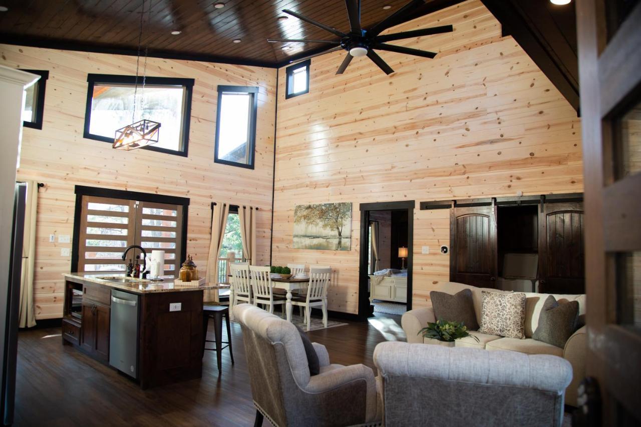 New Luxury Cabin, Hot Tub, Forest Views,Hotel Style Amenities 브로큰보우 외부 사진