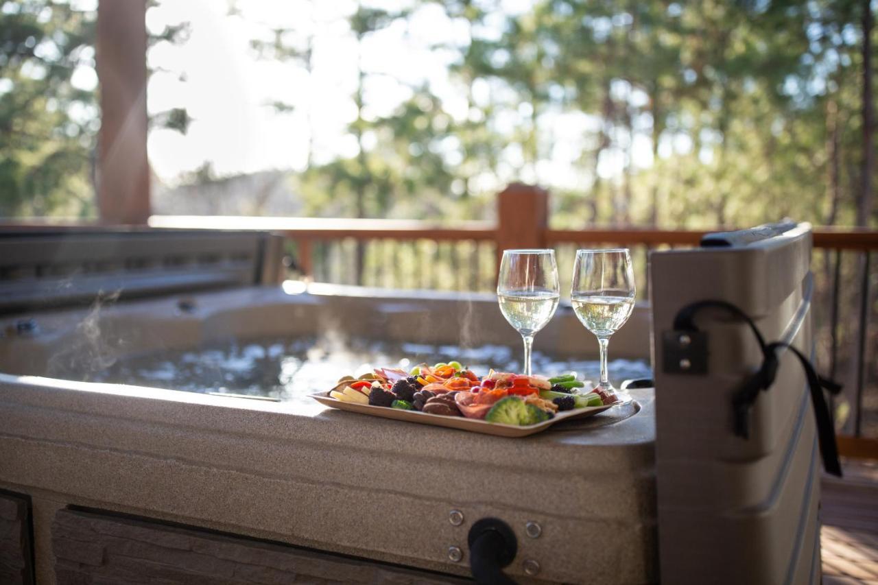 New Luxury Cabin, Hot Tub, Forest Views,Hotel Style Amenities 브로큰보우 외부 사진