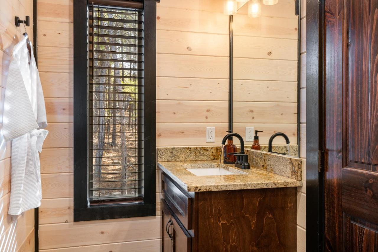 New Luxury Cabin, Hot Tub, Forest Views,Hotel Style Amenities 브로큰보우 외부 사진